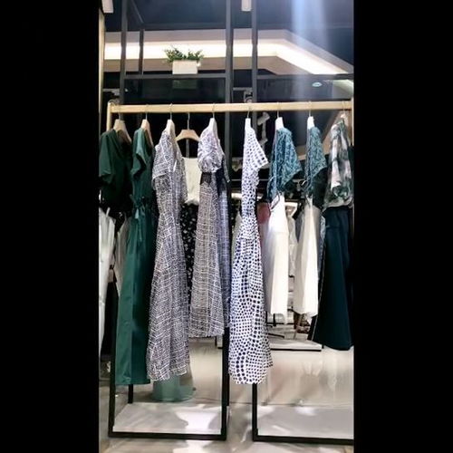 依維妮2020夏款實(shí)拍 廣州奧聯(lián)服裝批發(fā)市場的時(shí)尚風(fēng)采